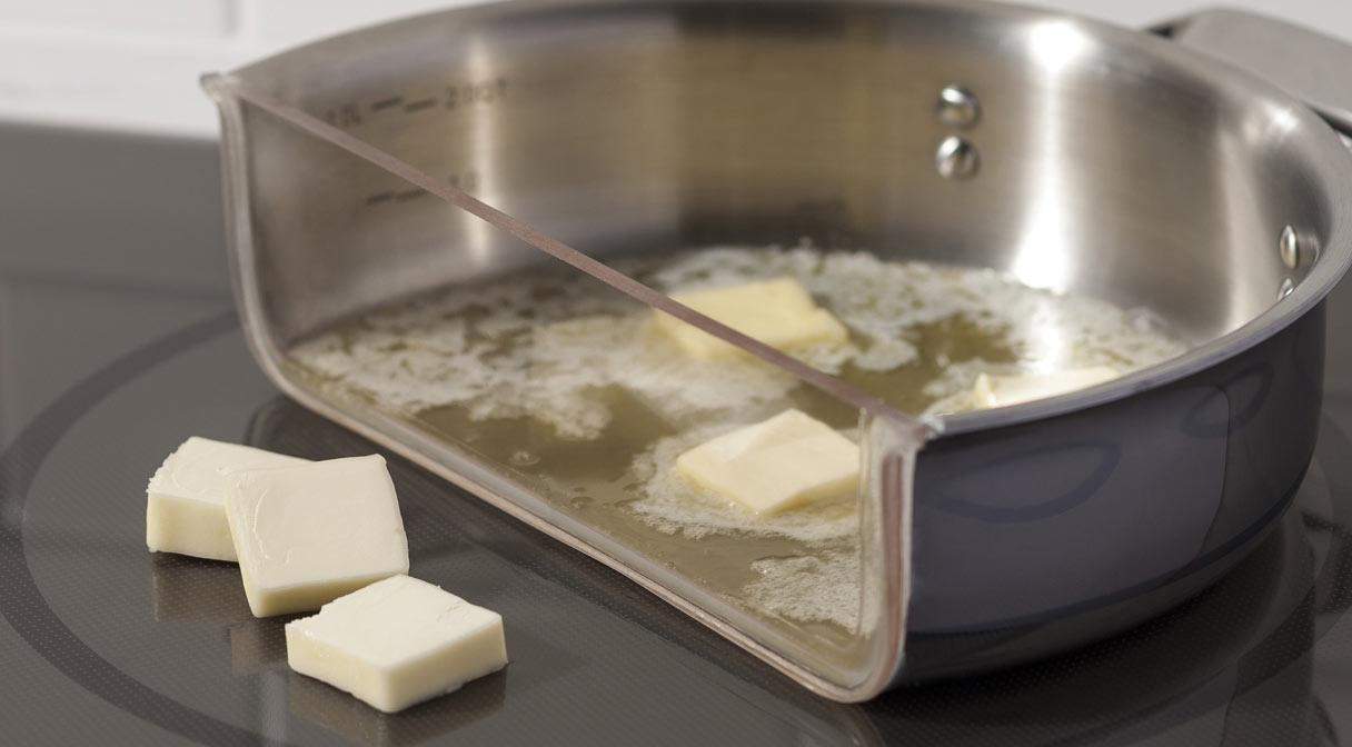 demonstration of the lack of surface heat on an induction cooktop